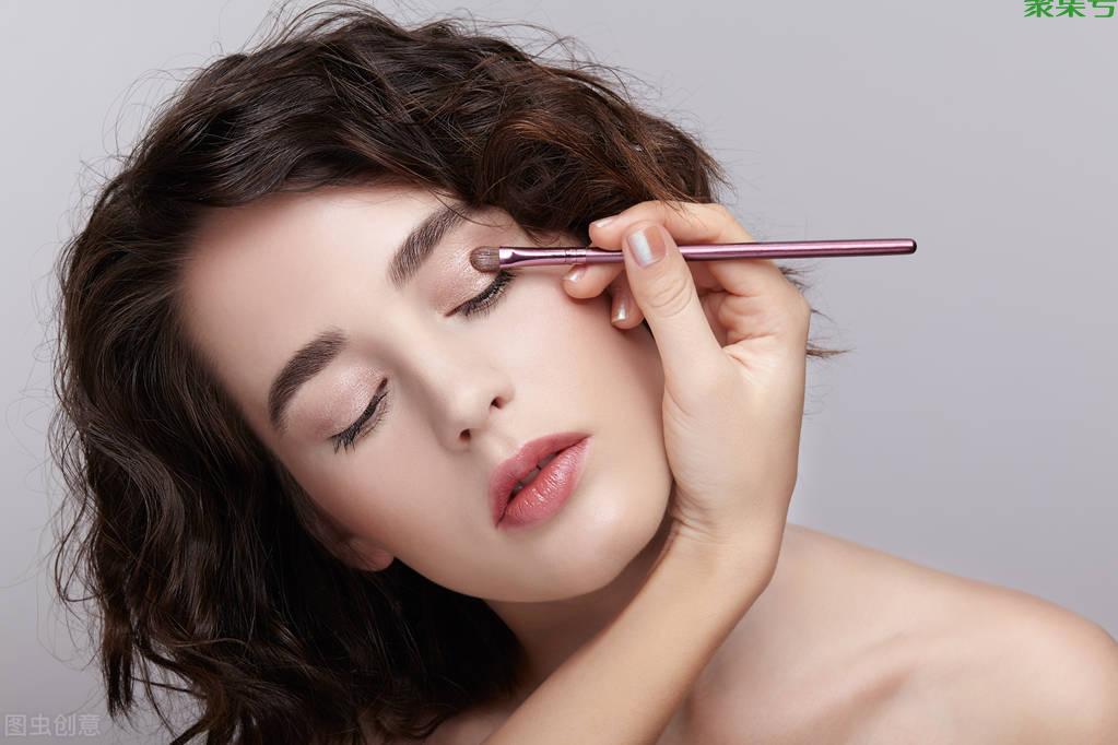 左眼跳是什么兆头(眼皮跳是在预示什么)