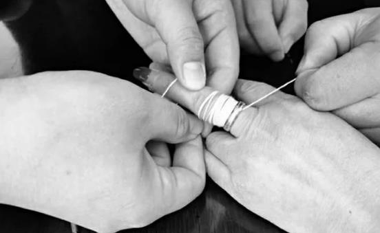 戒指竟然变成紧箍咒_戒指卡手了怎么办