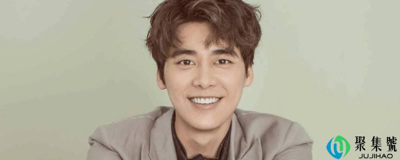 男士平分发型后脑勺照