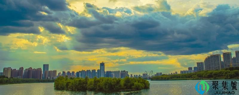 法官进羊圈打一地名