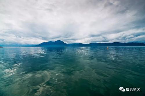 湖水像镜子还像什么(湖水像镜子还像什么)