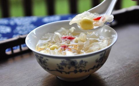 银耳隔夜可以吃吗(熟的银耳隔夜可以吃吗)