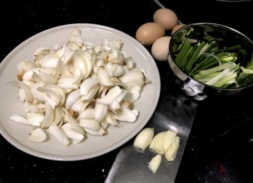 干百合炒菜的做法大全(干莲子炒菜的做法大全)