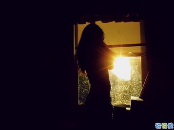 离婚后坚强的说说心情(离婚后坚强的说说心情怎么回复)