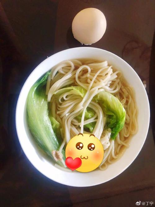 长寿面的寓意生日祝福(长寿面和鸡蛋的生日祝福)