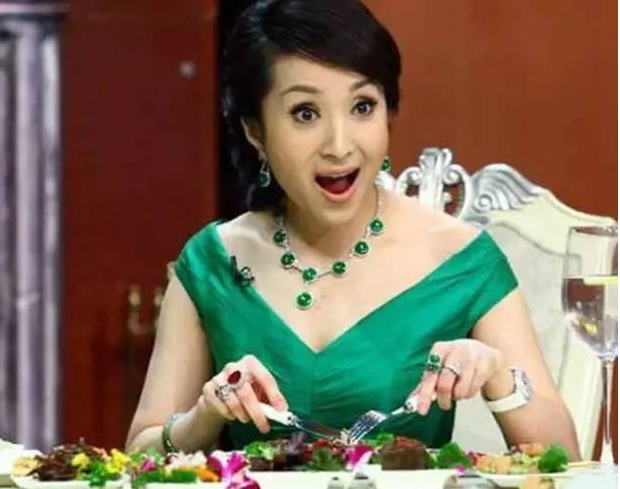 有哪些女人不适合戴翡翠呢？三种女人不适合戴翡翠