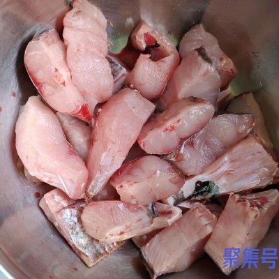 炸鱼块的做法和步骤窍门(面粉炸鱼块的做法和步骤)