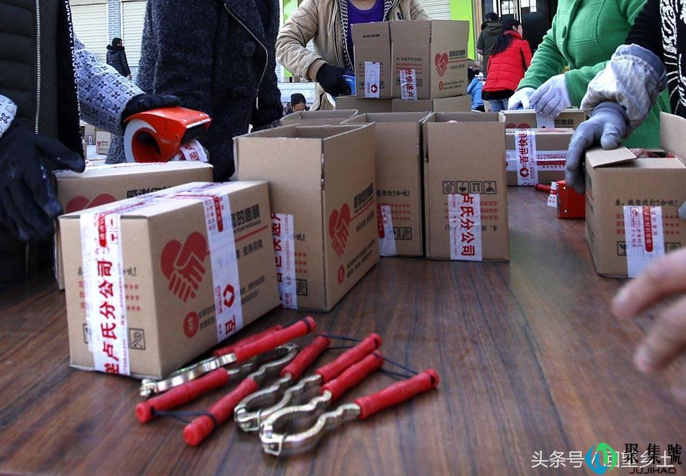 农民网上卖核桃一箱装一公斤 每箱免费配装一个核桃夹子方便实惠