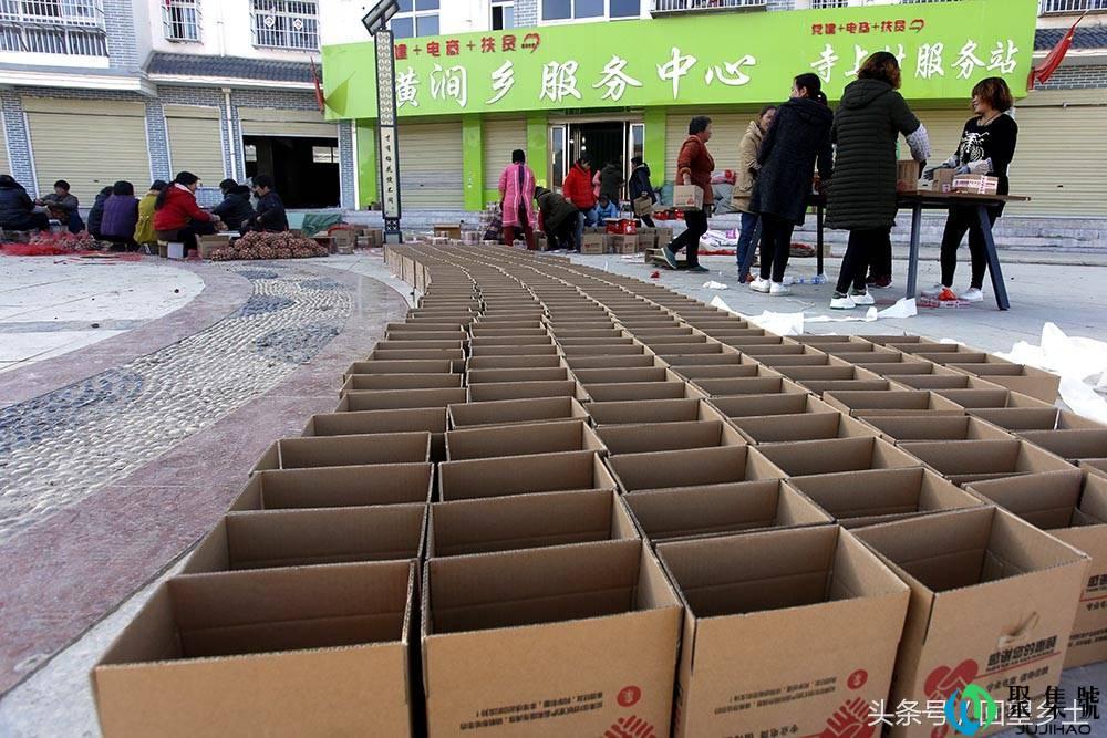 农民网上卖核桃一箱装一公斤 每箱免费配装一个核桃夹子方便实惠