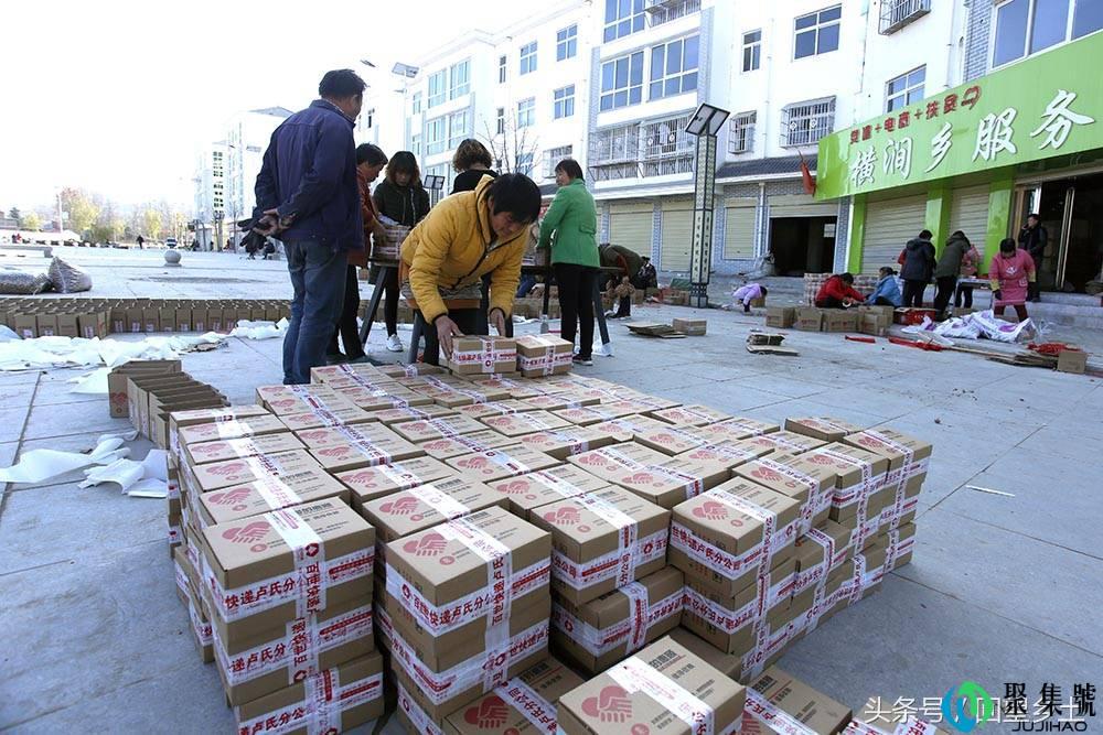 农民网上卖核桃一箱装一公斤 每箱免费配装一个核桃夹子方便实惠