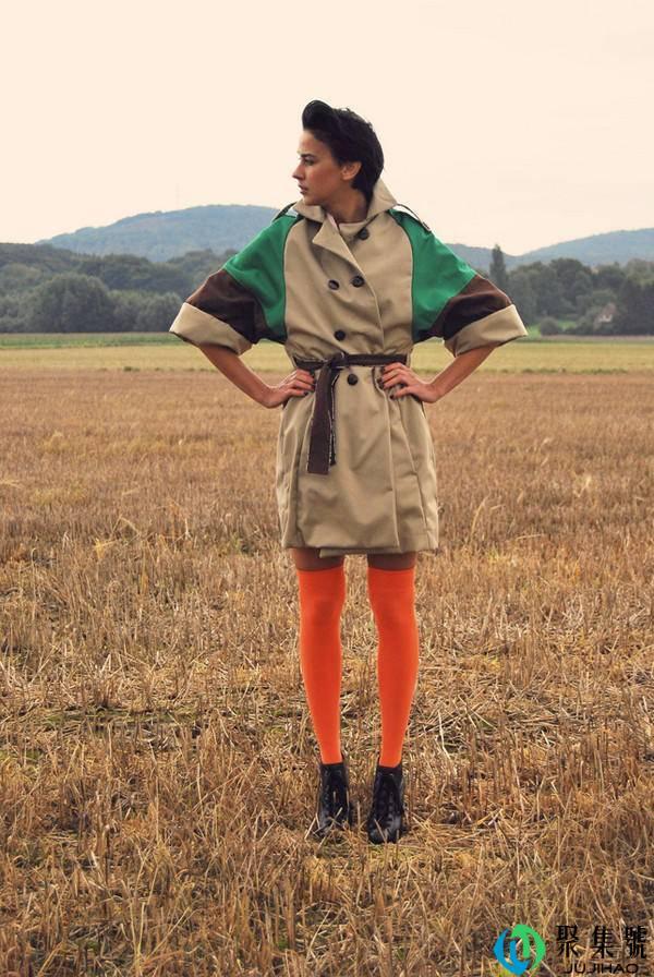 袜子露出一截才时髦!秋冬穿搭的点睛之笔,能发挥大作用