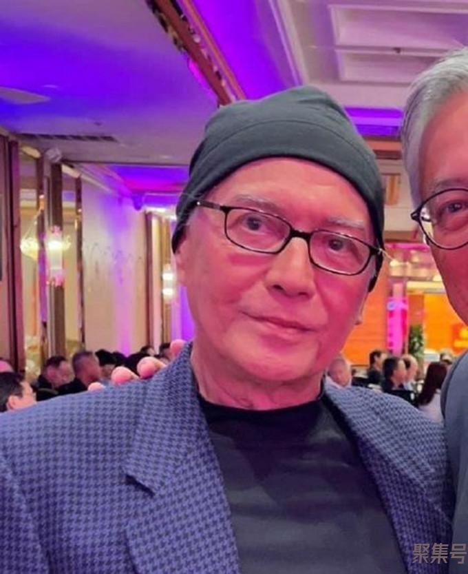 一代巨星尊龙息影14年罕露面,眉毛花白精神好,69岁仍单身无儿女