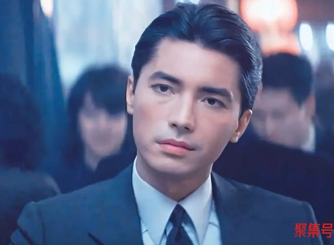 一代巨星尊龙息影14年罕露面,眉毛花白精神好,69岁仍单身无儿女