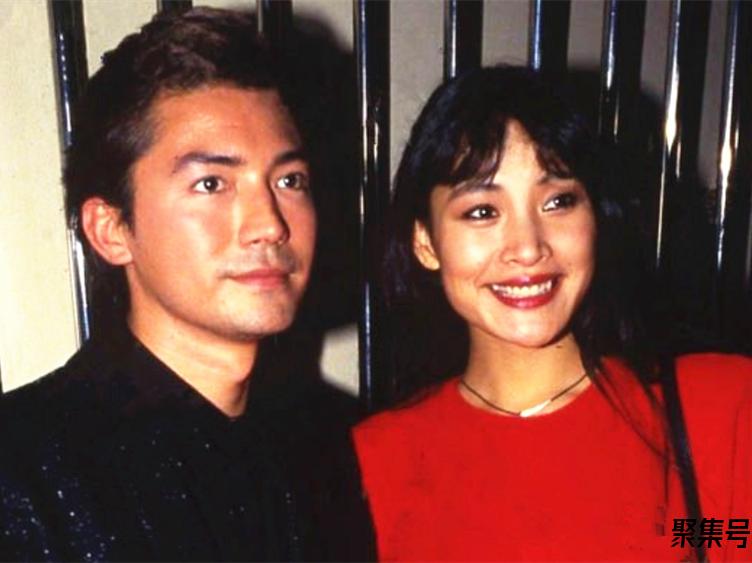 一代巨星尊龙息影14年罕露面,眉毛花白精神好,69岁仍单身无儿女