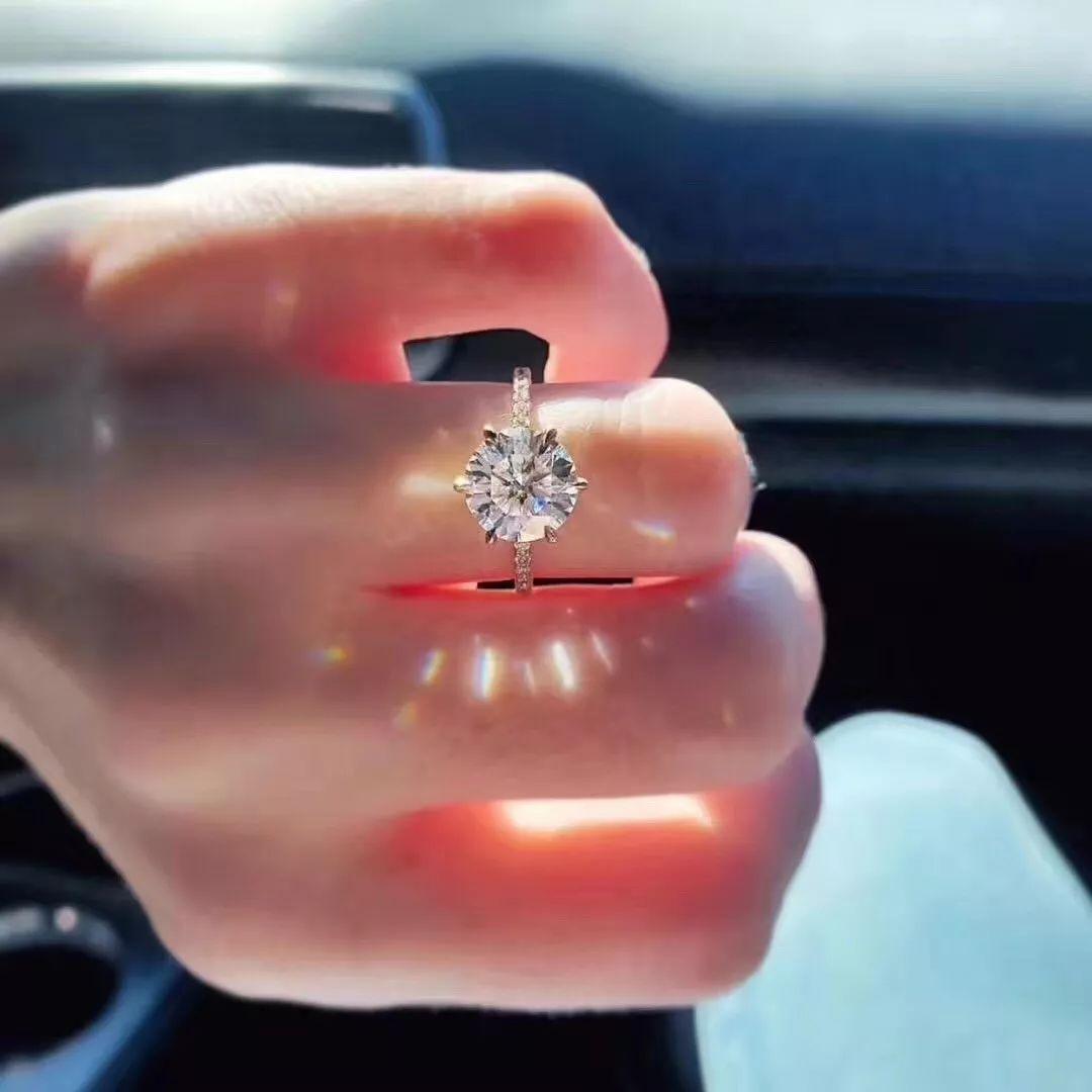 莫桑钻刷爆朋友圈,一克拉仅售800元?别想了,真不是钻!