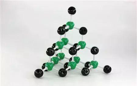 莫桑钻刷爆朋友圈,一克拉仅售800元?别想了,真不是钻!