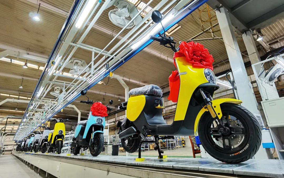 五菱首批电动车下线!第一阶段目标发布:100万台