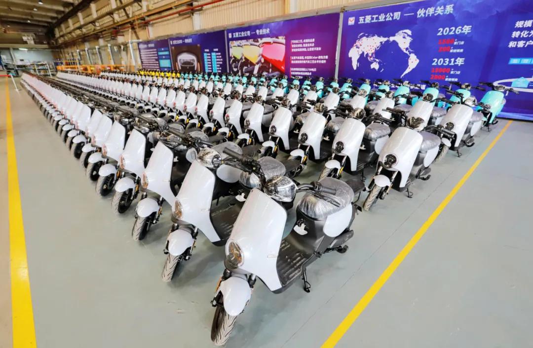 五菱首批电动车下线!第一阶段目标发布:100万台