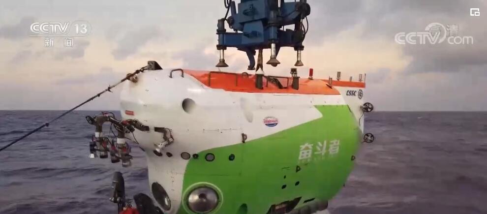 “奋斗者”号完成21次万米下潜(奋斗者号下潜一万米)