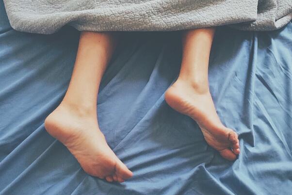 脚后跟刺痛是什么原因(脚后跟刺痛的主要原因)