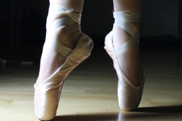 脚后跟刺痛是什么病 像针扎一样刺痛有三个原因