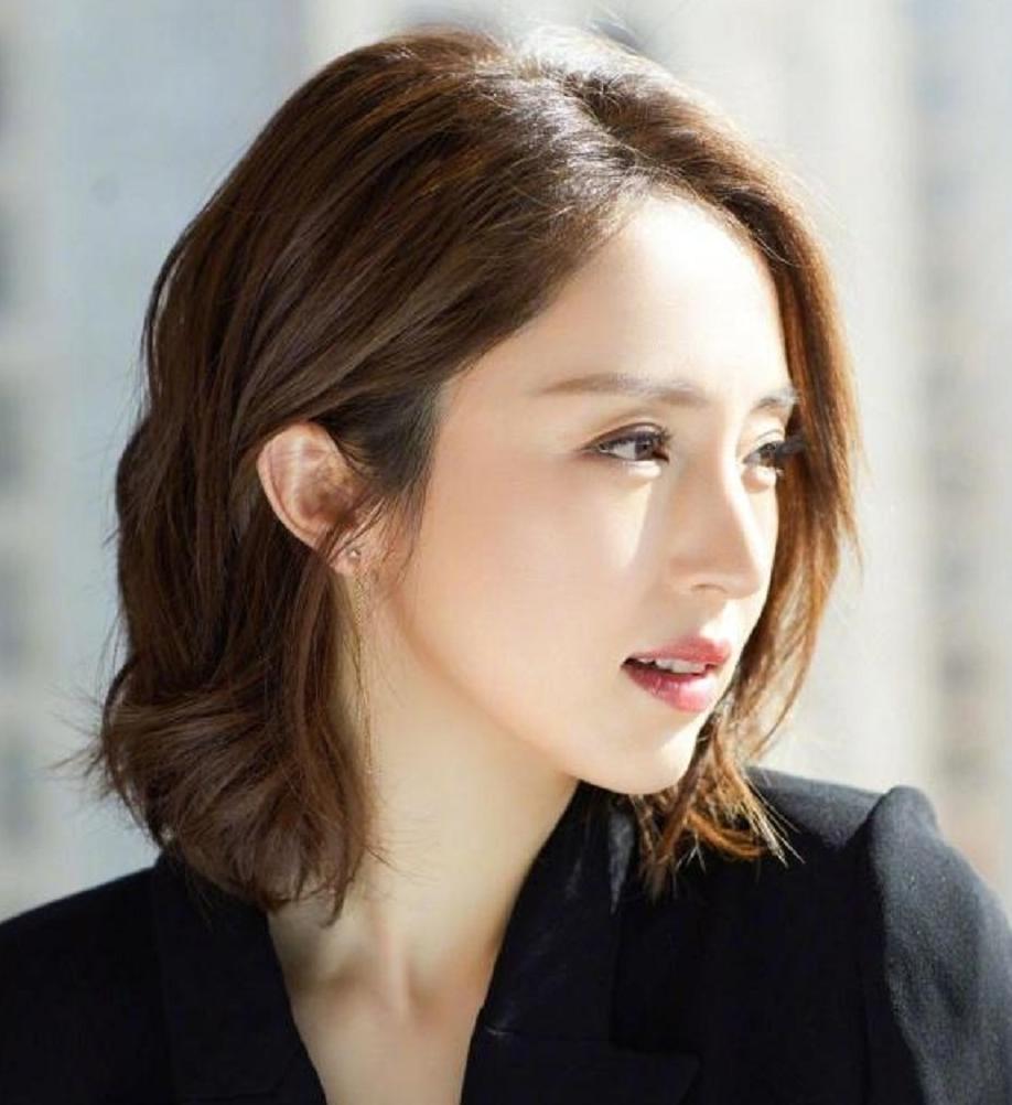 30一40岁女人发型短发（35一40岁发型减龄好看）