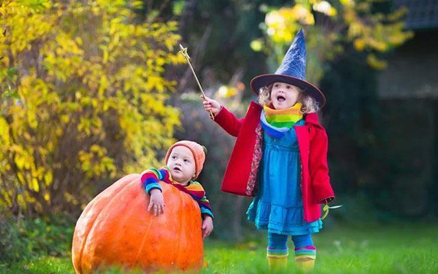 亲子游戏别瞎玩,“拔萝卜”游戏致娃颈椎受伤,不少家长都玩过