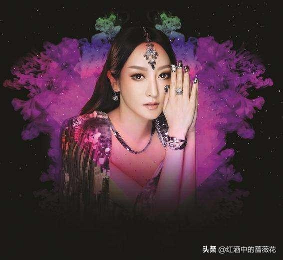 2000青歌赛诞生的实力唱将,出道时叫周鹏,后改名萨顶顶