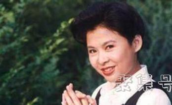 58岁董文华近照曝光,脸部浮肿略显沧桑,曾为事业坚持不生孩子