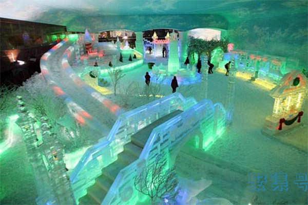 深圳阿尔卑斯冰雪世界,全景式仿天然雪场+梦幻冰雕乐园