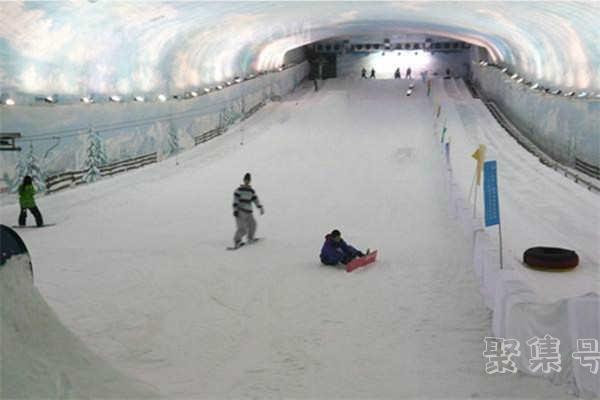 深圳阿尔卑斯冰雪世界,全景式仿天然雪场+梦幻冰雕乐园