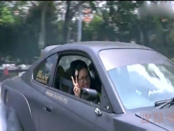 赛车手假扮菜鸟玩恶搞(赛车手假扮菜鸟吓坏教练)