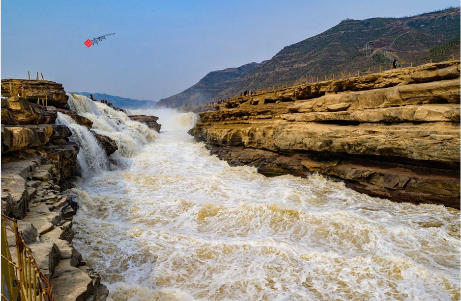 桃花盛开的季节,就是壶口瀑布水量最充沛的时候,人称“桃花汛”