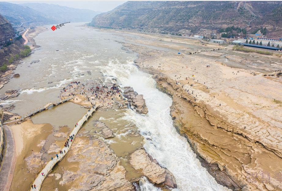 桃花盛开的季节,就是壶口瀑布水量最充沛的时候,人称“桃花汛”