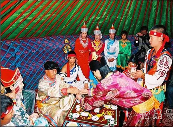 蒙古族为什么偏好白色和蓝色?