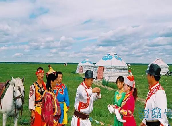 蒙古族为什么偏好白色和蓝色?