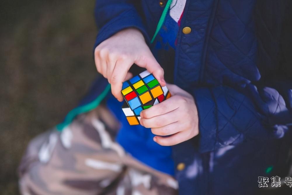 魔方教程公式口诀七步是什么呢?