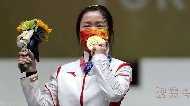 奥运冠军为啥都爱咬金牌（运动员为什么咬金牌）
