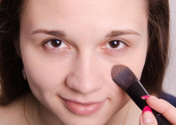 女人再忙也要记住:出门化淡妆!教你7个正确步骤,容易又好看