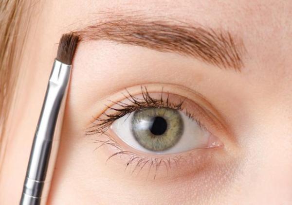 女人再忙也要记住:出门化淡妆!教你7个正确步骤,容易又好看