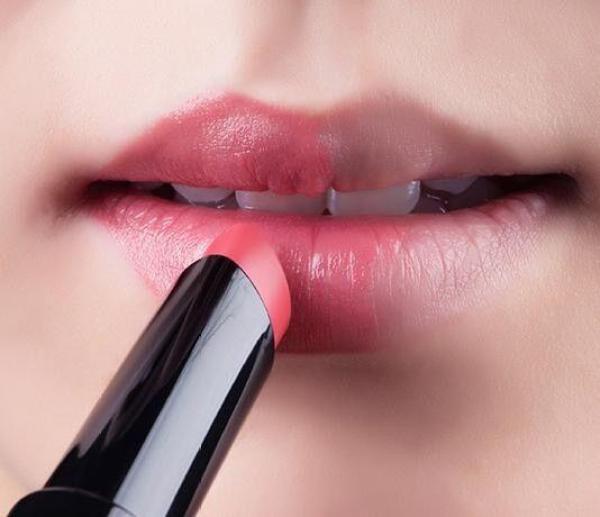 女人再忙也要记住:出门化淡妆!教你7个正确步骤,容易又好看