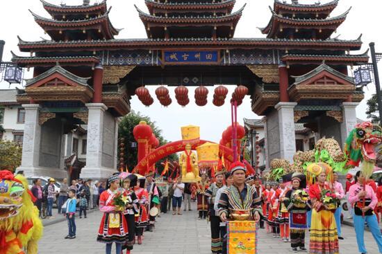 伟光汇通王军:深耕文旅融合 推进“造血式”精准扶贫