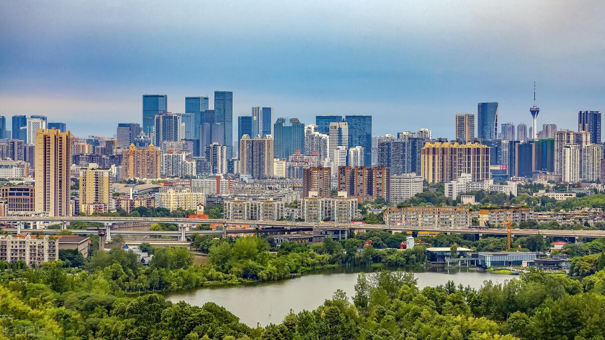 城市住户存款15强:12城突破万亿,成都、重庆等内陆城市人均掉队