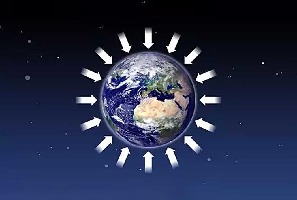 翟志刚出舱:怕地球飘跑了!地球重60万亿亿吨,为何能飘在太空?