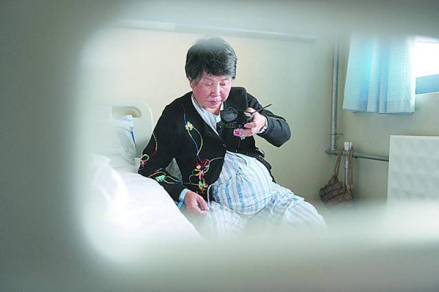 安徽60岁老人产下6斤女婴:一个“老来子”谈谈自己的看法