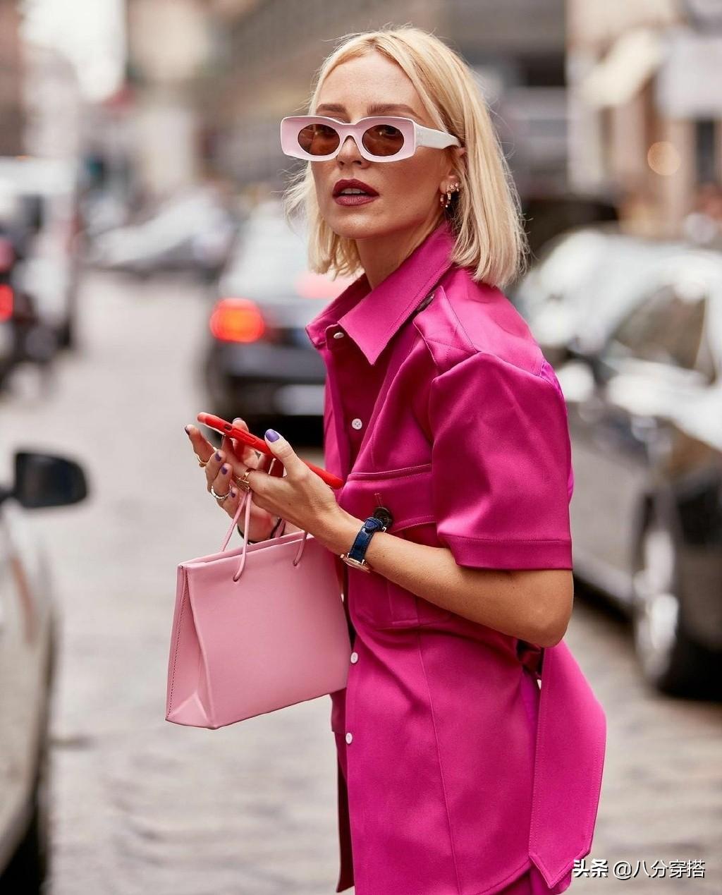 玫红色不好驾驭?试试这些搭配,简约日常有格调,轻松美出新高度