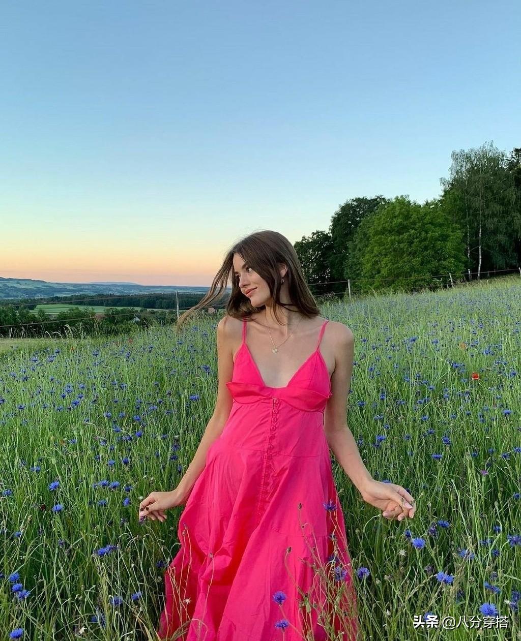 玫红色不好驾驭?试试这些搭配,简约日常有格调,轻松美出新高度