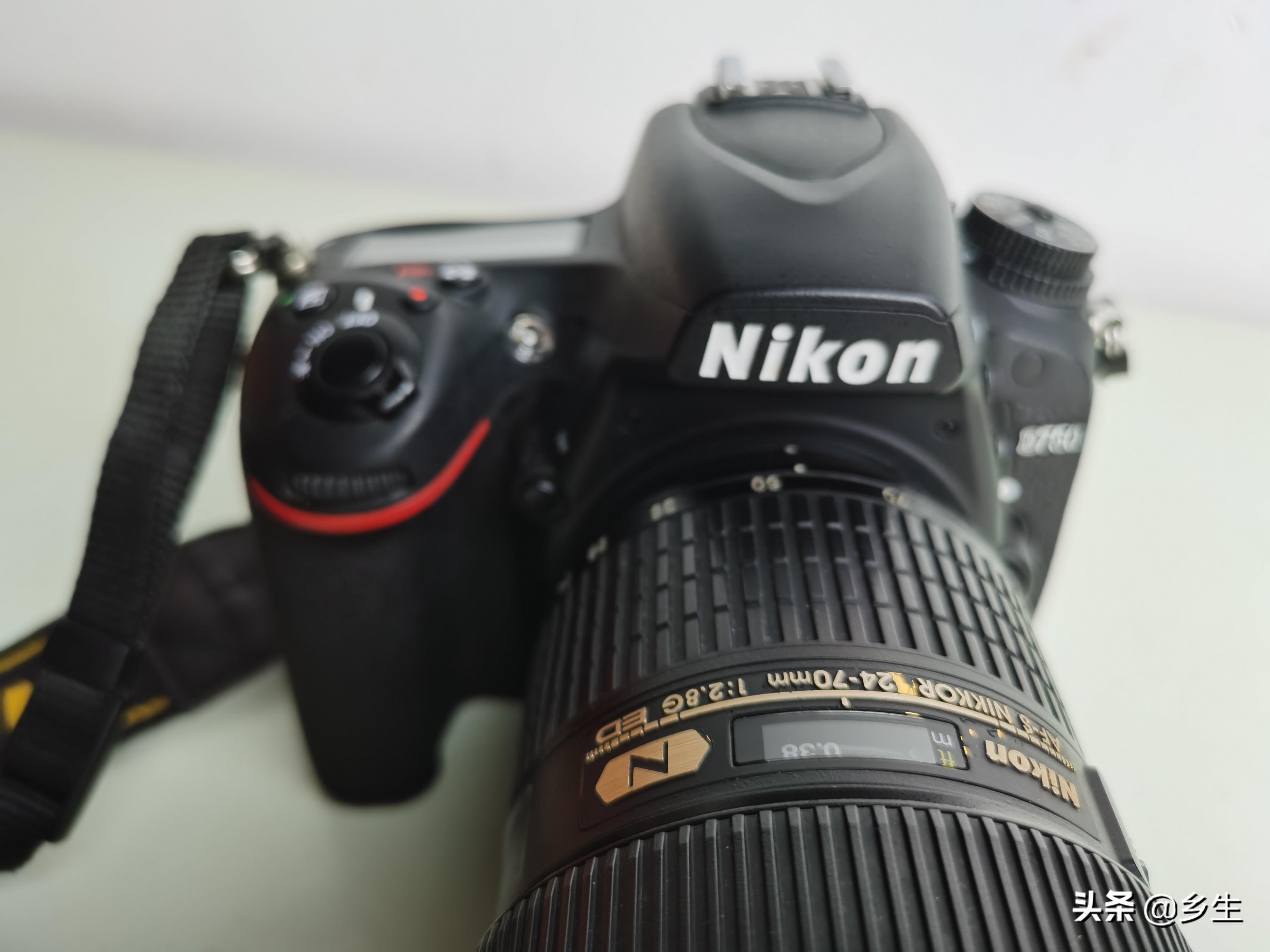 佳能和尼康的型号,多有雷同,谁是抄袭者呢?