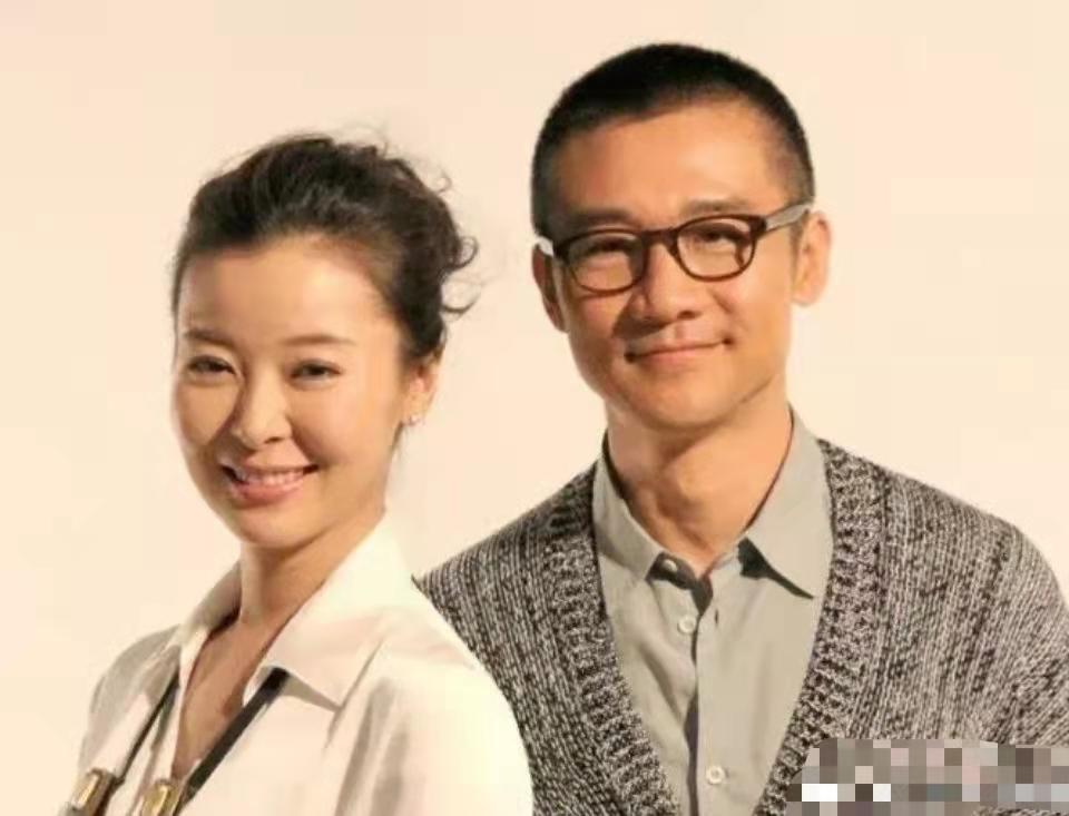 黄志忠柯蓝甜蜜约会!喝酒用餐如老夫老妻,两人相伴多年至今未婚