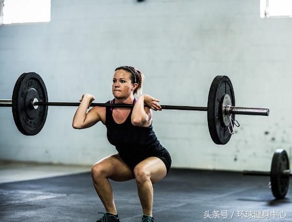 深蹲作为一种耐力型的运动,一直深受各位健身爱好者的喜爱